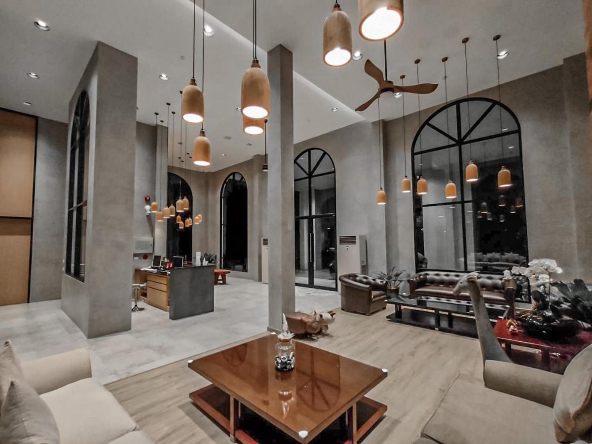 Le Lert Hotel Ratchaburi Bagian luar foto
