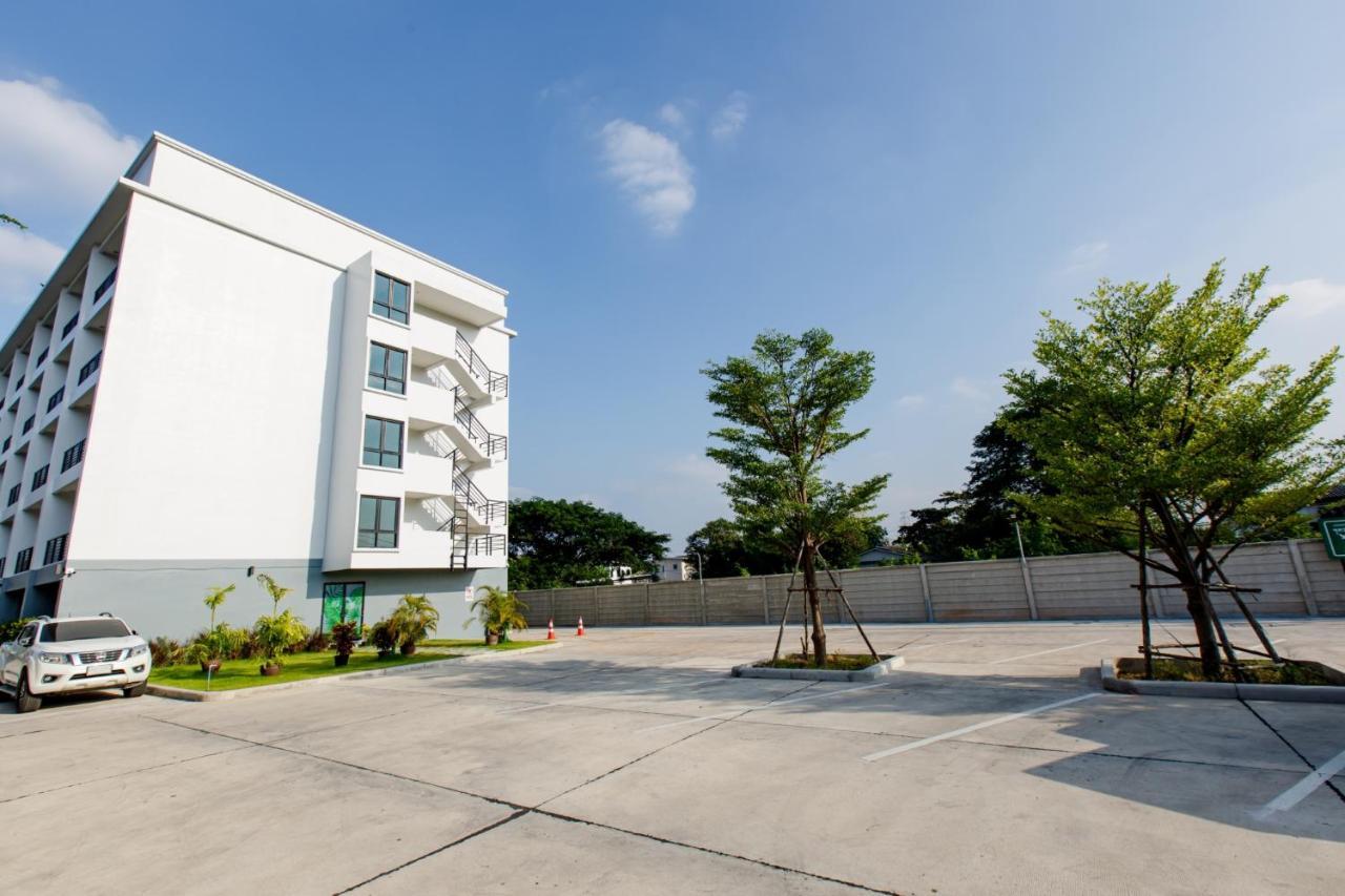 Le Lert Hotel Ratchaburi Bagian luar foto