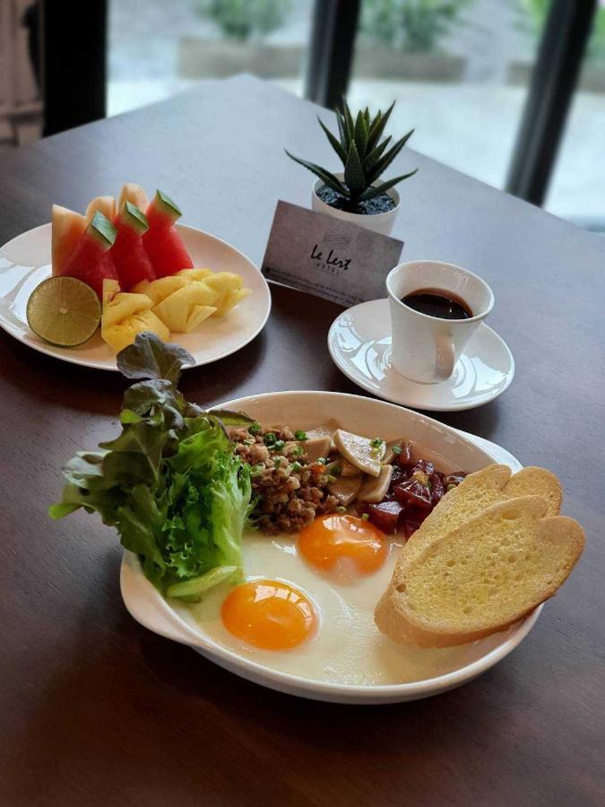 Le Lert Hotel Ratchaburi Bagian luar foto
